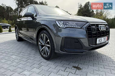 Позашляховик / Кросовер Audi Q7 2021 в 