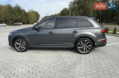Позашляховик / Кросовер Audi Q7 2021 в 