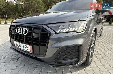 Позашляховик / Кросовер Audi Q7 2021 в 