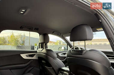 Позашляховик / Кросовер Audi Q7 2021 в 