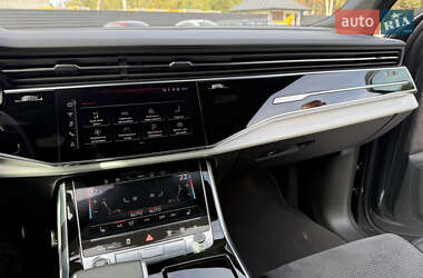 Позашляховик / Кросовер Audi Q7 2021 в 