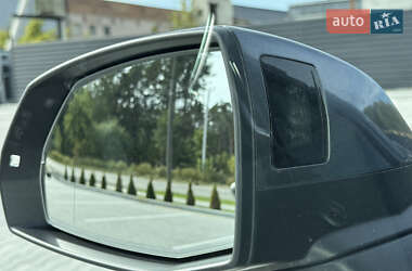 Позашляховик / Кросовер Audi Q7 2021 в 