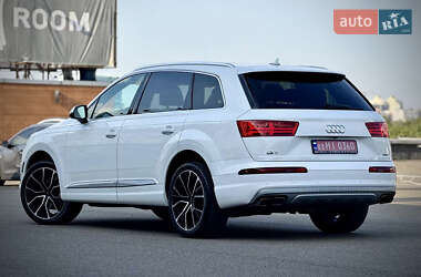 Внедорожник / Кроссовер Audi Q7 2017 в 