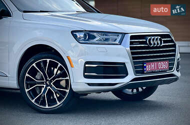 Внедорожник / Кроссовер Audi Q7 2017 в 