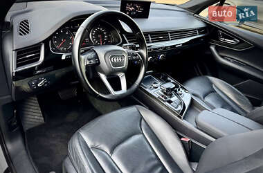 Внедорожник / Кроссовер Audi Q7 2017 в 