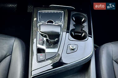 Внедорожник / Кроссовер Audi Q7 2017 в 