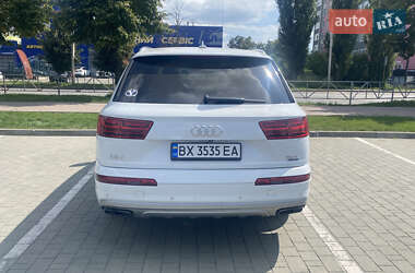 Позашляховик / Кросовер Audi Q7 2017 в 