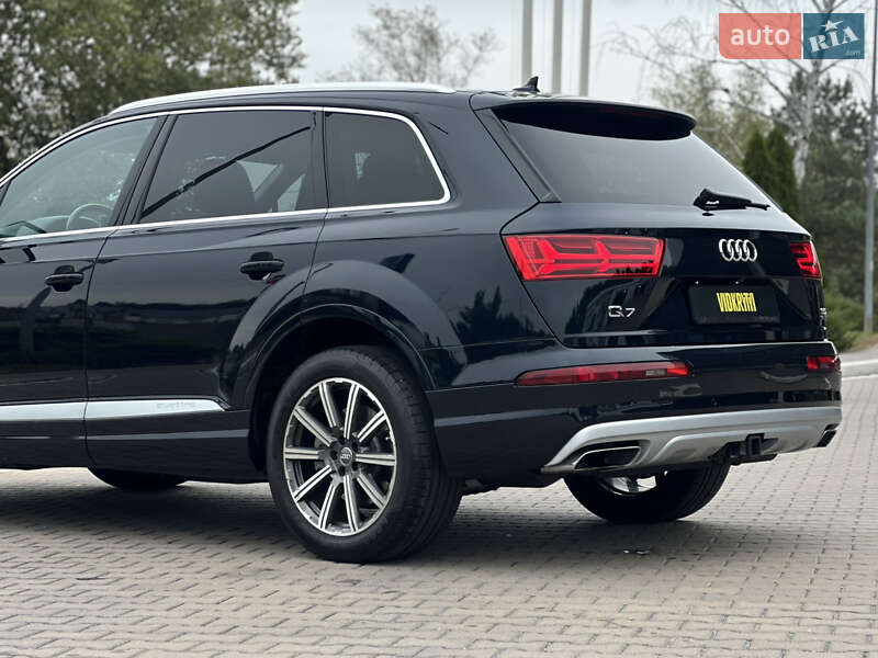 Позашляховик / Кросовер Audi Q7 2016 в Києві