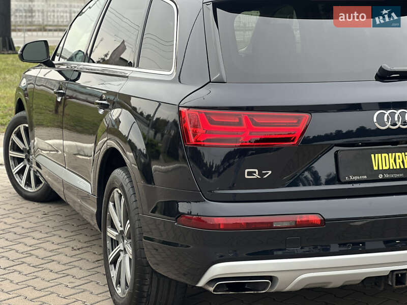 Позашляховик / Кросовер Audi Q7 2016 в Києві