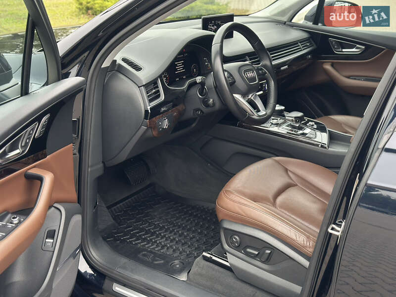 Позашляховик / Кросовер Audi Q7 2016 в Києві