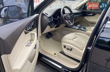 Позашляховик / Кросовер Audi Q7 2019 в 