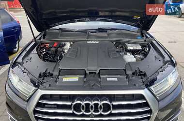 Позашляховик / Кросовер Audi Q7 2019 в 