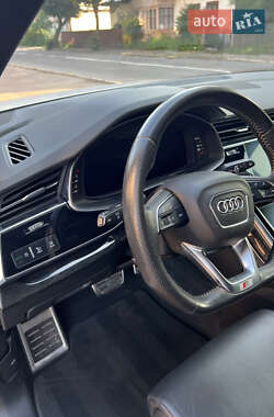 Позашляховик / Кросовер Audi Q7 2020 в 