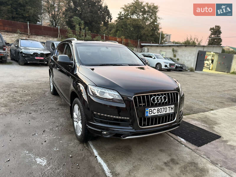 Внедорожник / Кроссовер Audi Q7 2012 в 