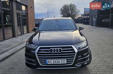 Внедорожник / Кроссовер Audi Q7 2017 в 