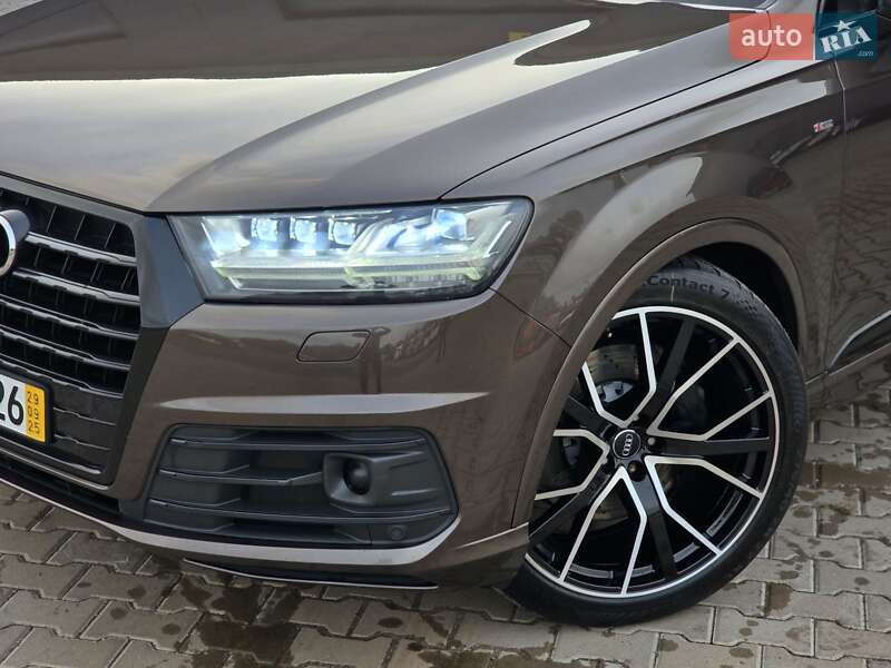 Позашляховик / Кросовер Audi Q7 2016 в Рівному