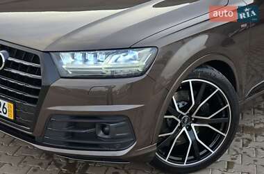 Внедорожник / Кроссовер Audi Q7 2016 в 