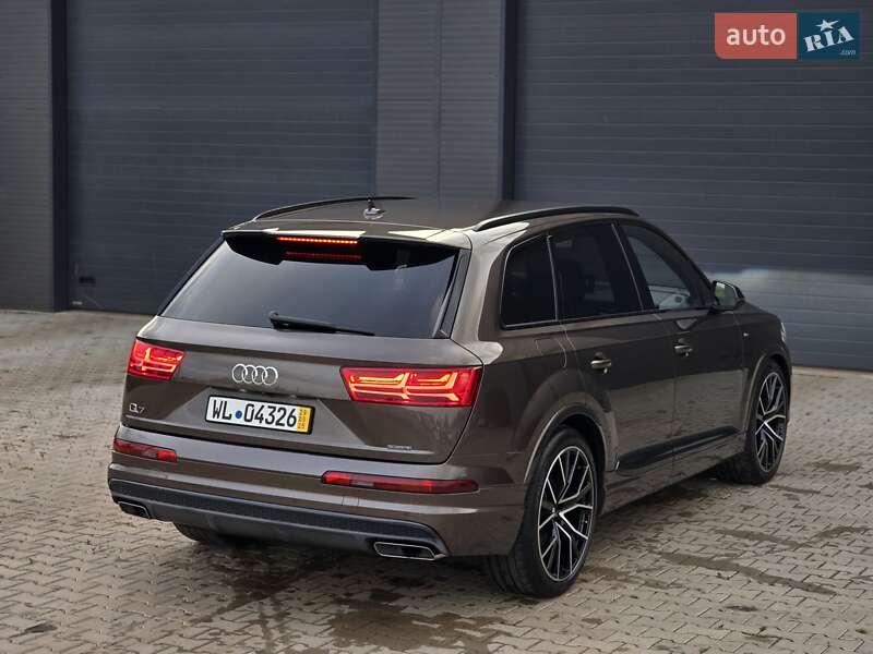 Позашляховик / Кросовер Audi Q7 2016 в Рівному