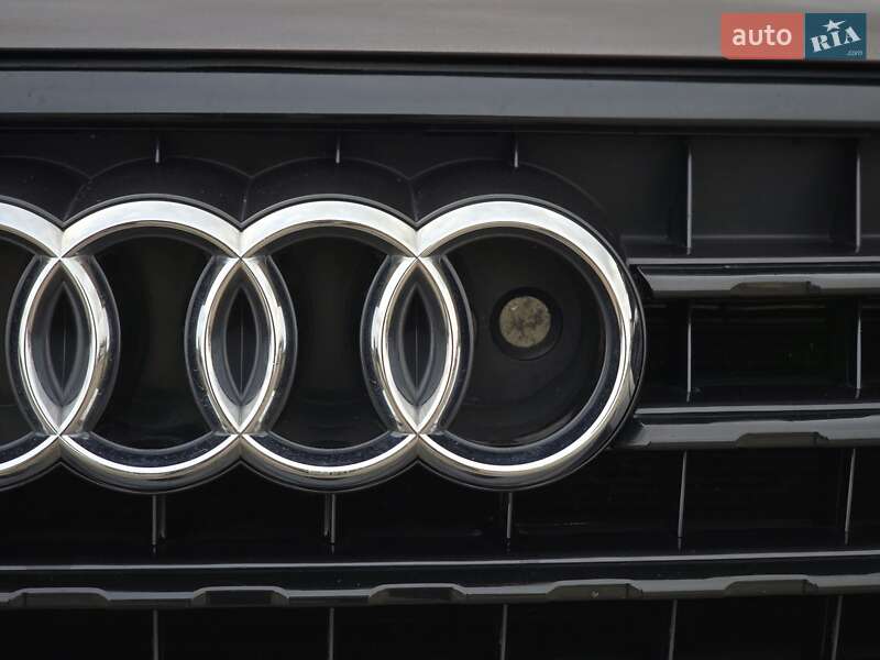 Позашляховик / Кросовер Audi Q7 2016 в Рівному