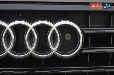 Внедорожник / Кроссовер Audi Q7 2016 в 