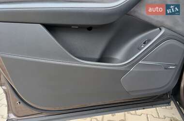 Внедорожник / Кроссовер Audi Q7 2016 в 