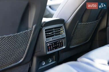 Позашляховик / Кросовер Audi Q7 2022 в 