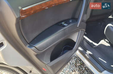Позашляховик / Кросовер Audi Q7 2012 в 