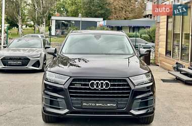 Позашляховик / Кросовер Audi Q7 2018 в 