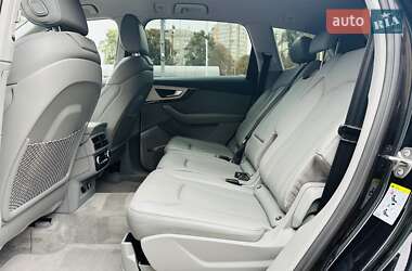 Позашляховик / Кросовер Audi Q7 2018 в 
