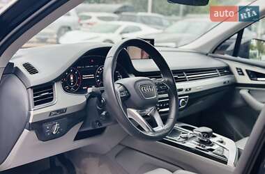 Позашляховик / Кросовер Audi Q7 2018 в 