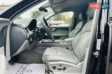 Позашляховик / Кросовер Audi Q7 2018 в 