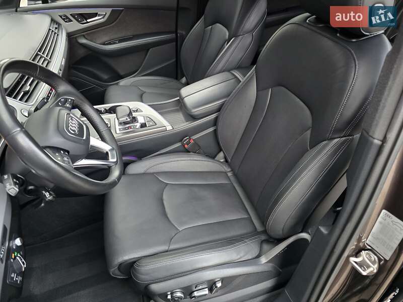 Позашляховик / Кросовер Audi Q7 2016 в Рівному