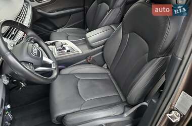 Внедорожник / Кроссовер Audi Q7 2016 в 
