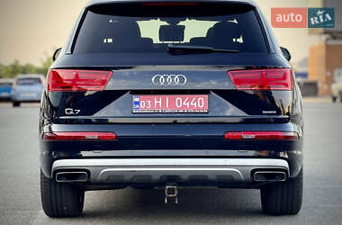 Внедорожник / Кроссовер Audi Q7 2018 в 