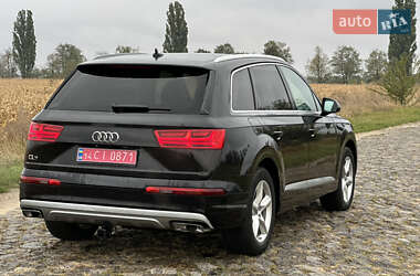 Позашляховик / Кросовер Audi Q7 2017 в 