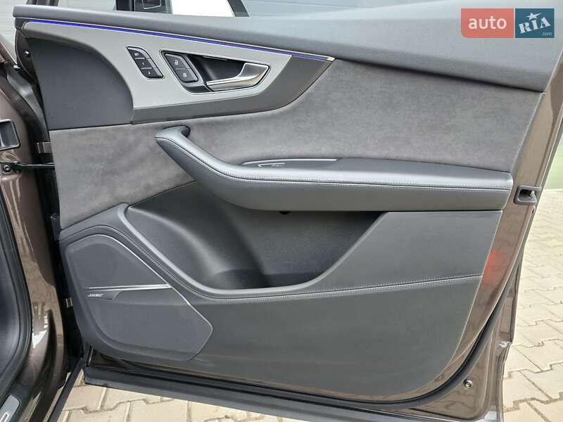 Позашляховик / Кросовер Audi Q7 2016 в Рівному