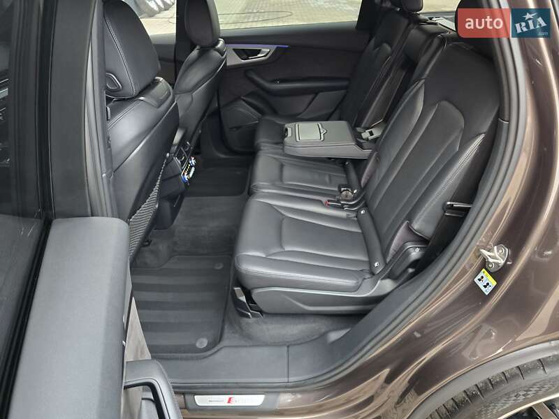 Позашляховик / Кросовер Audi Q7 2016 в Рівному