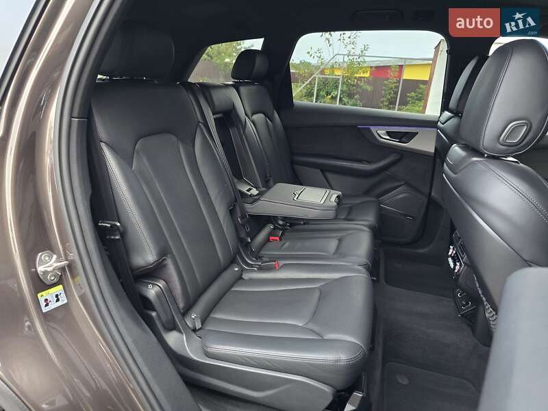 Позашляховик / Кросовер Audi Q7 2016 в Рівному