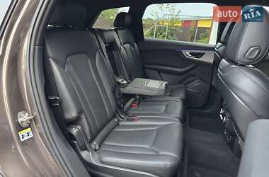 Внедорожник / Кроссовер Audi Q7 2016 в 