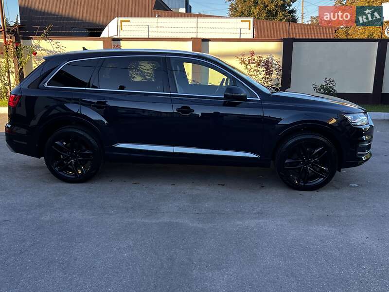 Позашляховик / Кросовер Audi Q7 2016 в Рівному