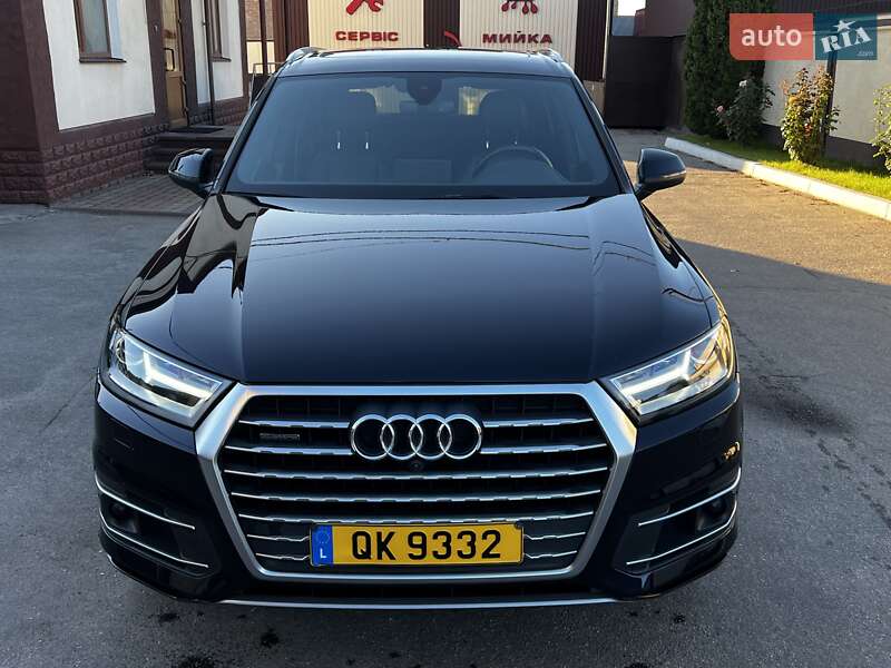 Позашляховик / Кросовер Audi Q7 2016 в Рівному