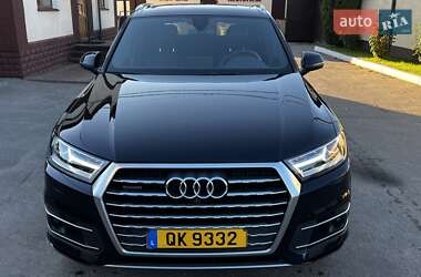 Позашляховик / Кросовер Audi Q7 2016 в 