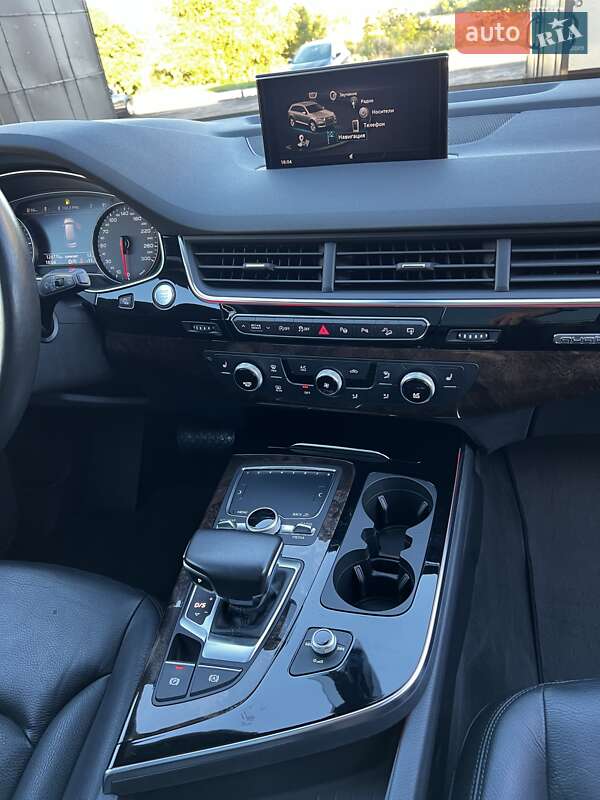 Позашляховик / Кросовер Audi Q7 2016 в Рівному