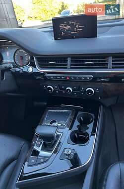 Позашляховик / Кросовер Audi Q7 2016 в 