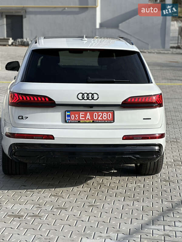 Позашляховик / Кросовер Audi Q7 2021 в Києві