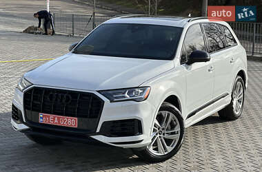 Позашляховик / Кросовер Audi Q7 2021 в 