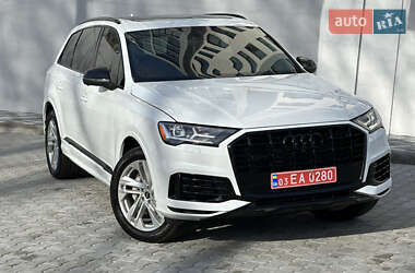 Позашляховик / Кросовер Audi Q7 2021 в 