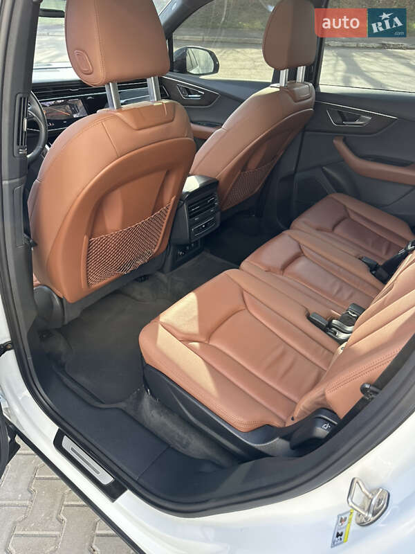 Позашляховик / Кросовер Audi Q7 2021 в Києві