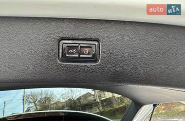 Позашляховик / Кросовер Audi Q7 2021 в 