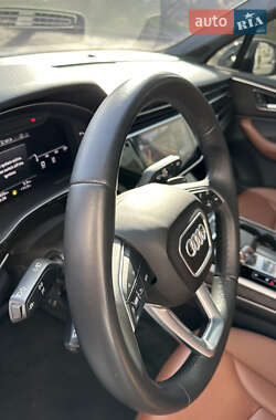 Позашляховик / Кросовер Audi Q7 2021 в 